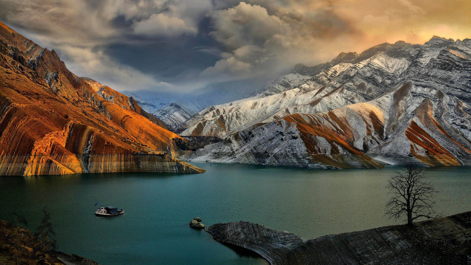 Picturesque view of mountain ranges during sunset Wallpaper